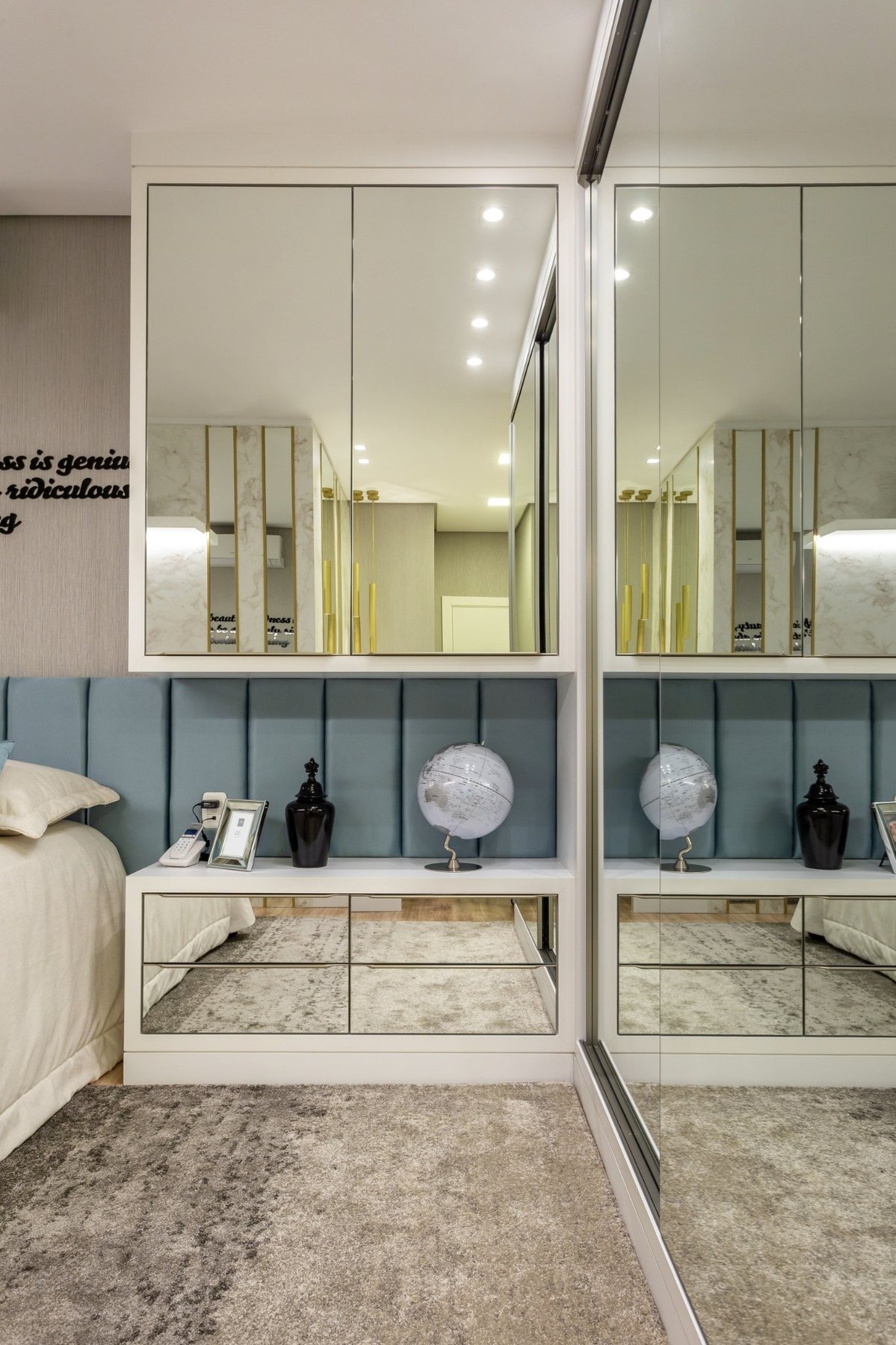 Closets e armários: Armários e espelhos integrados
